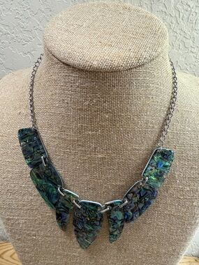 Fashion Jewelry Abalone Necklace in Green and Blue Iridescence